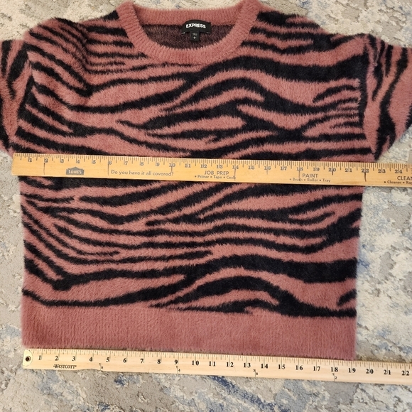 Express Fuzzy SOFT pink mauve/black zebra sweater. Women's size Large. - Picture 11 of 15